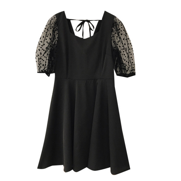 Черна дамска рокля разкроен модел с тюлени ръкави