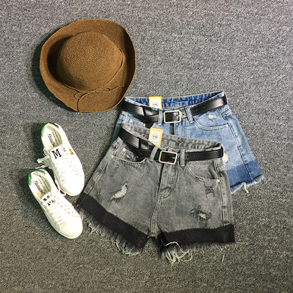 Дамски къси дънки с  разкъсан ефект 