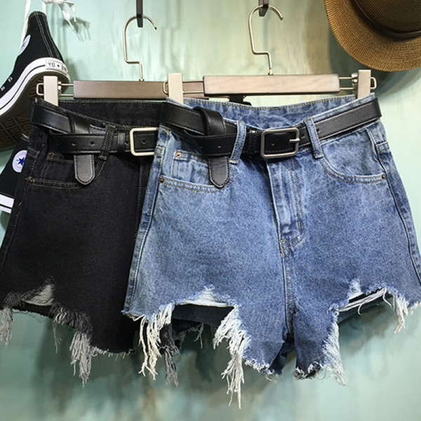 Модерни дамски къси  дънки с разкъсани мотиви 