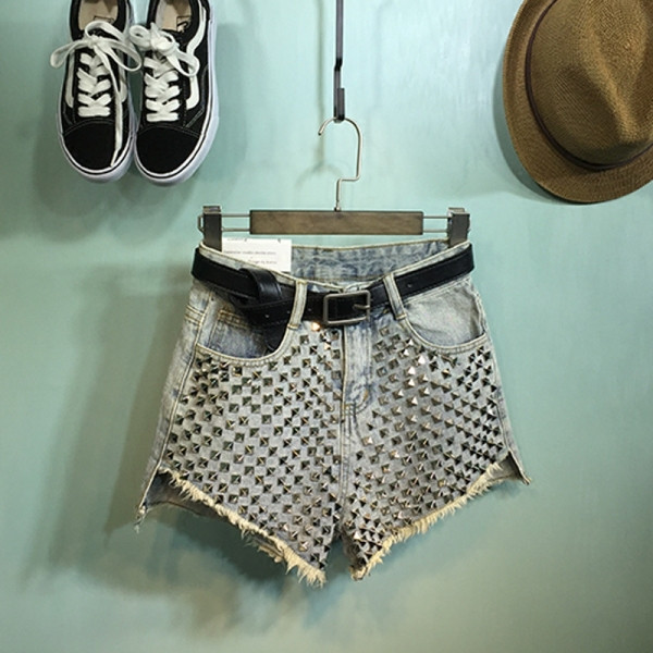 Нов модел дамски къси дънки с елемент -капси 