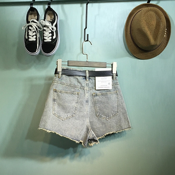 Нов модел дамски къси дънки с елемент -капси 