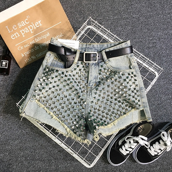 Нов модел дамски къси дънки с елемент -капси 