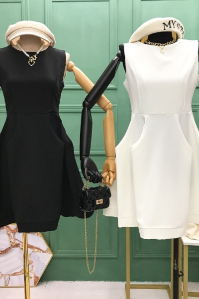 Модерна дамска рокля разкроен модел с гол гръб