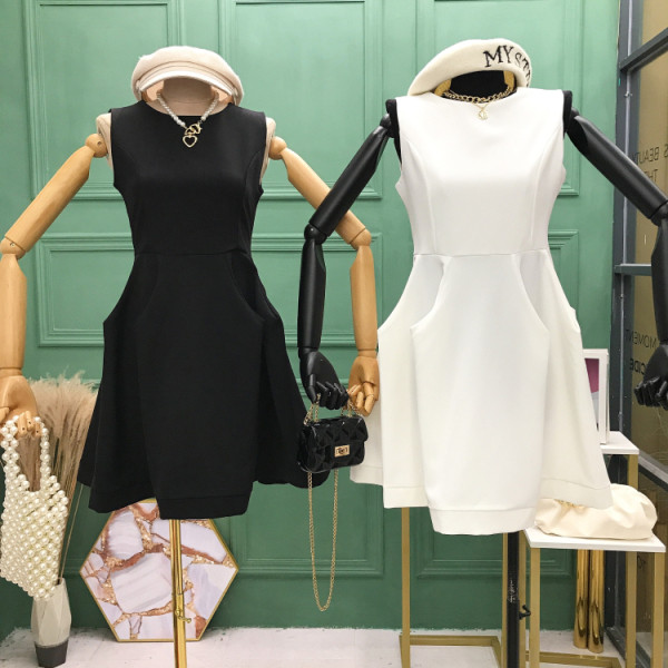 Модерна дамска рокля разкроен модел с гол гръб