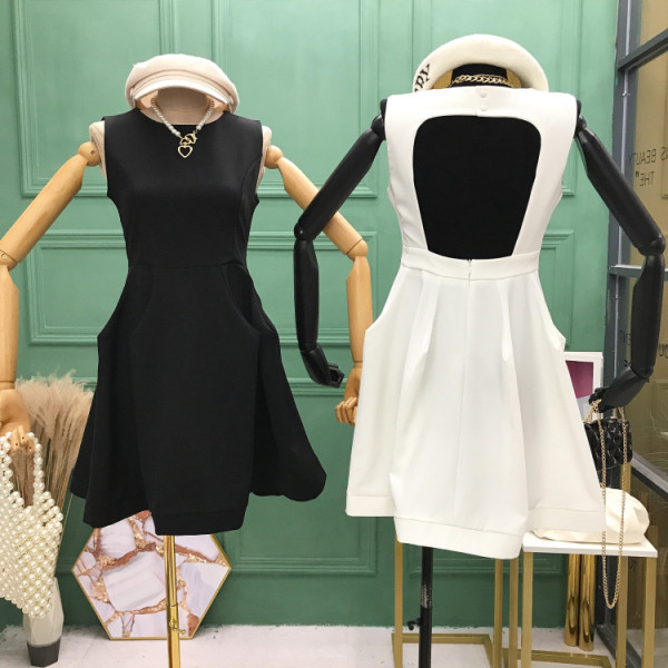 Модерна дамска рокля разкроен модел с гол гръб