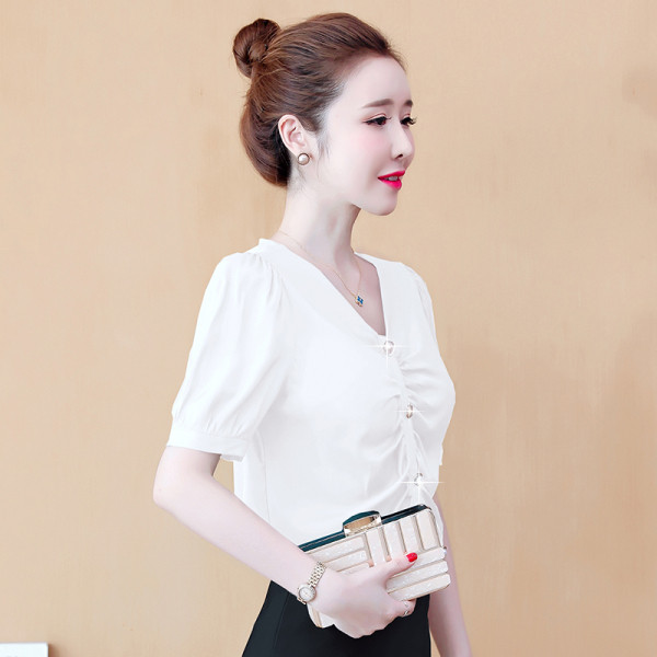 Нов модел дамска риза с къс ръкав и шпиц деколте