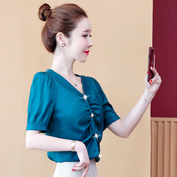 Нов модел дамска риза с къс ръкав и шпиц деколте