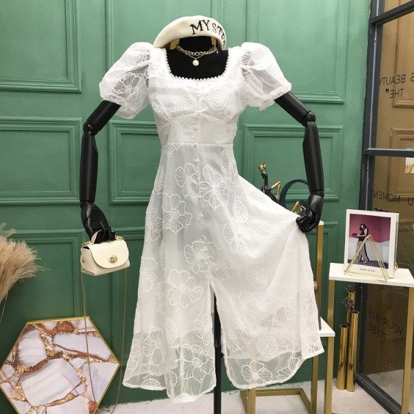 Модерен бял гащеризон с флорални мотиви