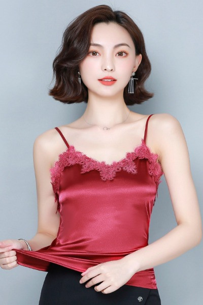 Актуален дамски потник с дантела и тънки презрамки