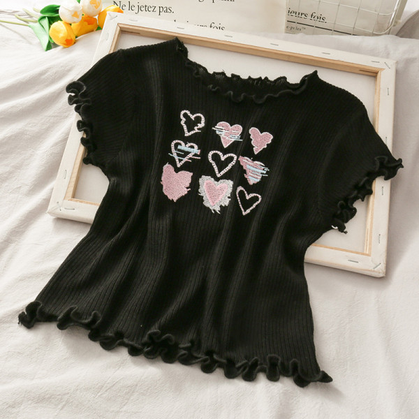 Дамска блуза с къс ръкав и бродерия сърца