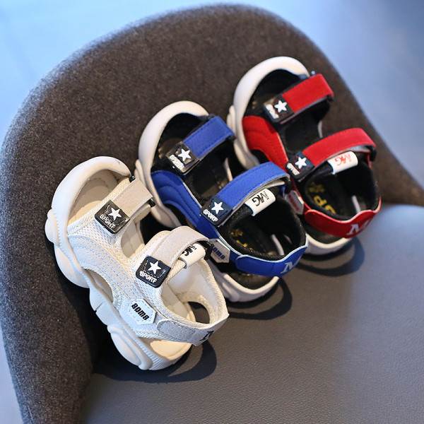 Удобни бебешки сандали за момчета с лепенки и мека подметка