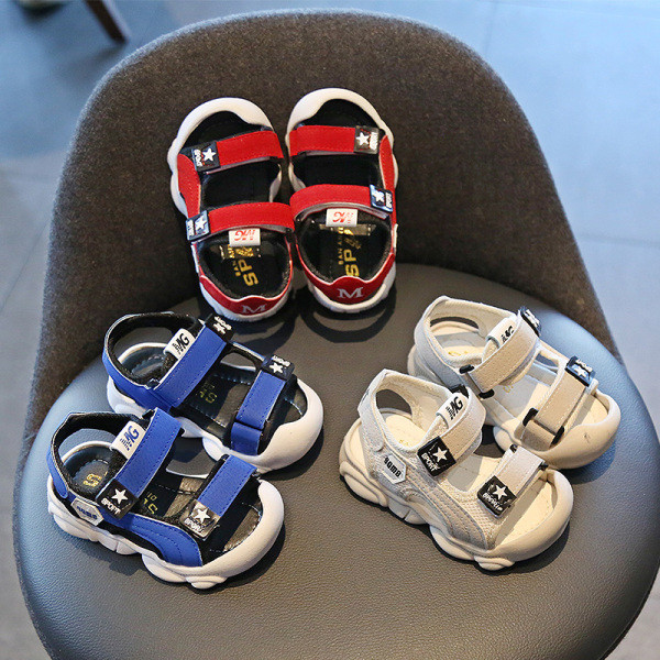 Удобни бебешки сандали за момчета с лепенки и мека подметка