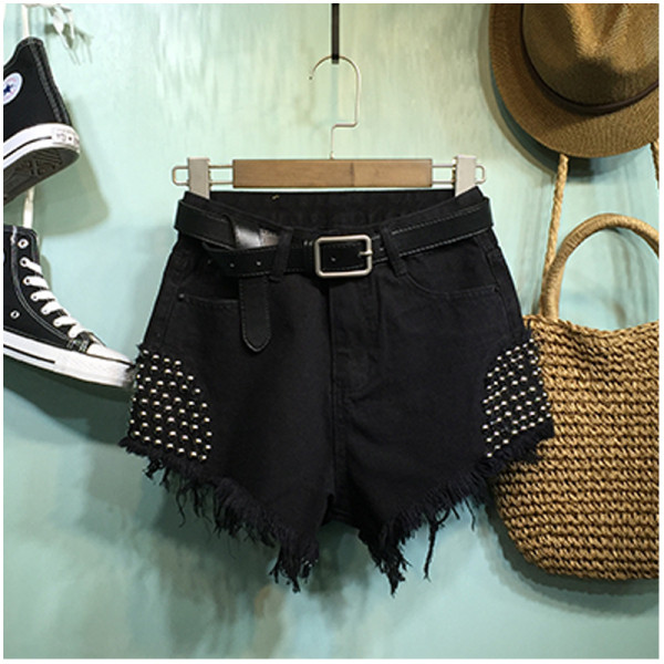 Нов модел дамски къси панталони с метален елемент 