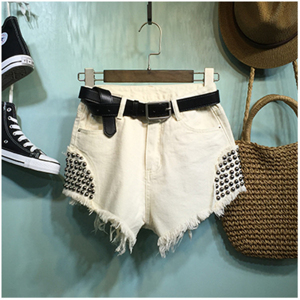 Нов модел дамски къси панталони с метален елемент 