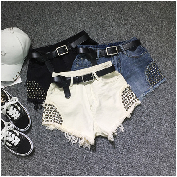 Нов модел дамски къси панталони с метален елемент 