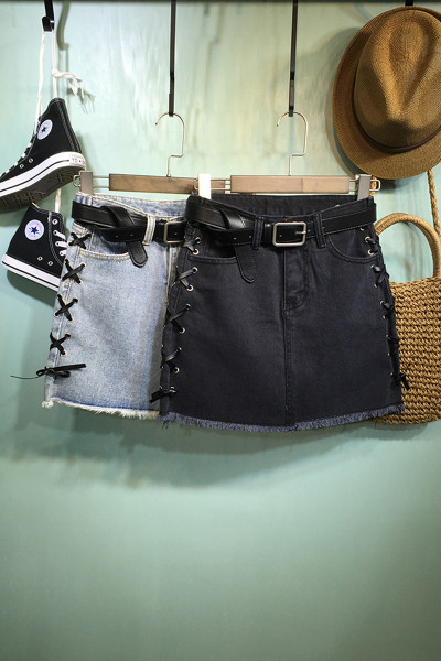 Актуална дамска дънкова пола с висока талия и елемент -връзки 