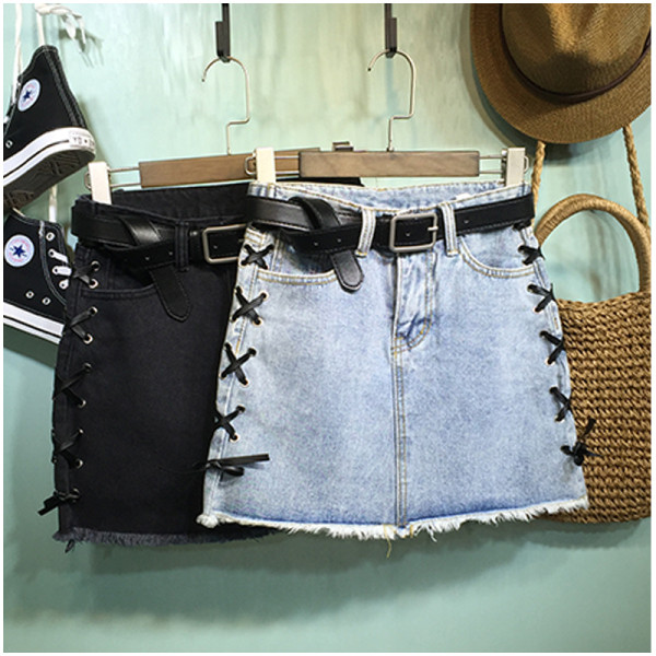 Актуална дамска дънкова пола с висока талия и елемент -връзки 