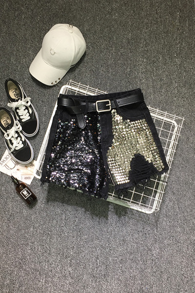 Нов модел дамски къси панталони с елемент-пайети 