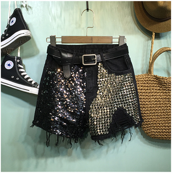 Нов модел дамски къси панталони с елемент-пайети 