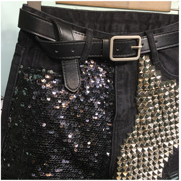 Нов модел дамски къси панталони с елемент-пайети 