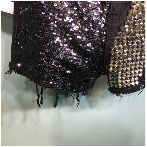 Нов модел дамски къси панталони с елемент-пайети 