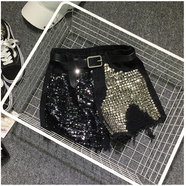 Нов модел дамски къси панталони с елемент-пайети 