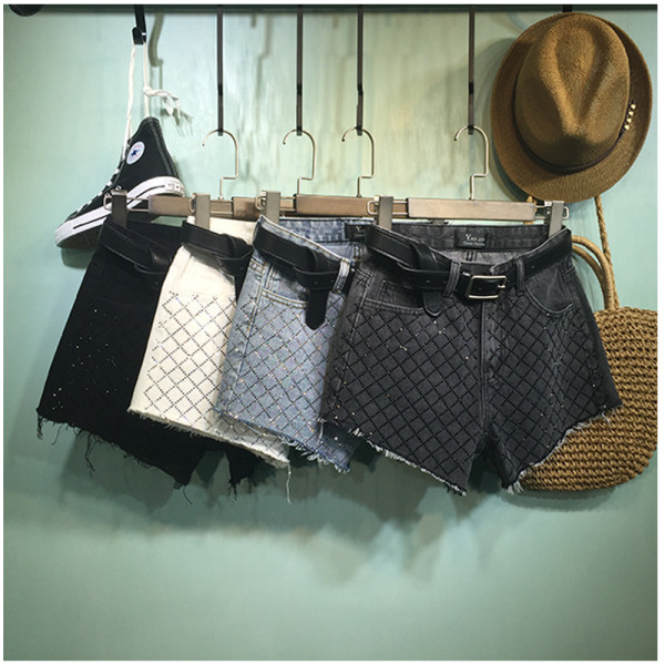 Дамски модерни къси дънки с лъскав ефект 