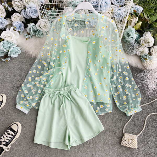 Летен дамски комплект от три части с флорални мотиви