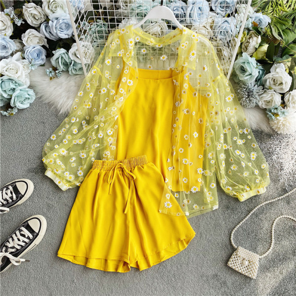 Летен дамски комплект от три части с флорални мотиви