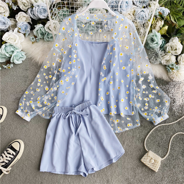 Летен дамски комплект от три части с флорални мотиви