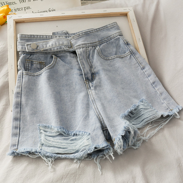 Светли къси дамски дънки със скъсани мотиви и висока талия 