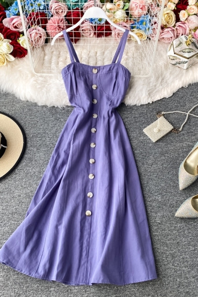 Актуална дамска рокля със средна дължина и копчета