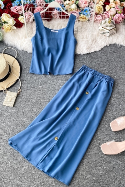 Дамски комплект включващ потник и пола с копчета