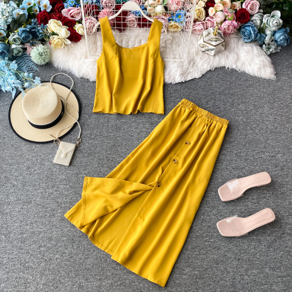 Дамски комплект включващ потник и пола с копчета