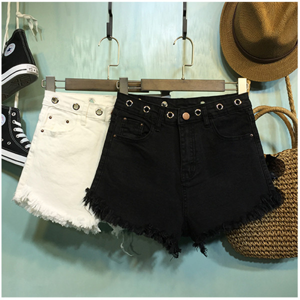 Ежедневни дамски къси панталони с метален елемент 