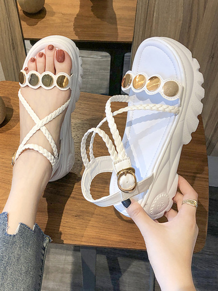 Актуални дамски сандали с груба подметка и метални елементи