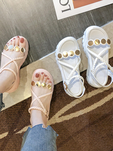 Актуални дамски сандали с груба подметка и метални елементи