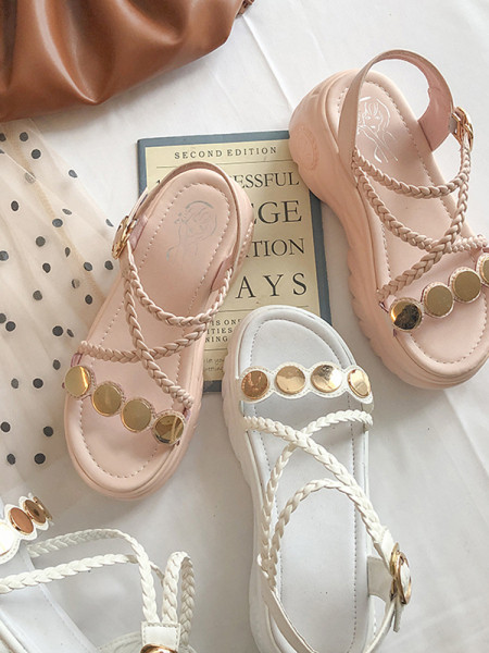 Актуални дамски сандали с груба подметка и метални елементи