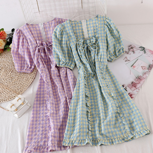 Ретро дамска карирана рокля с квадратно деколте и връзки