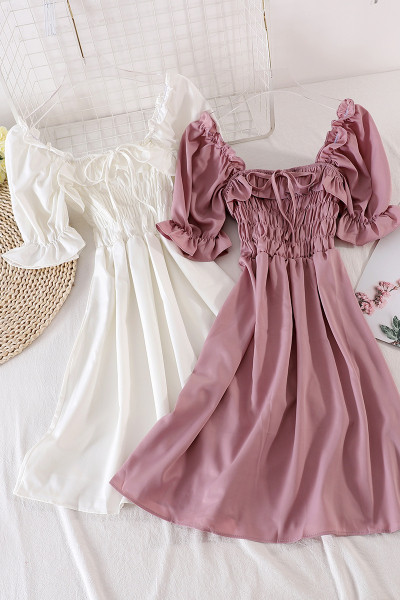 Ежедневна дамска рокля с квадратно деколте 