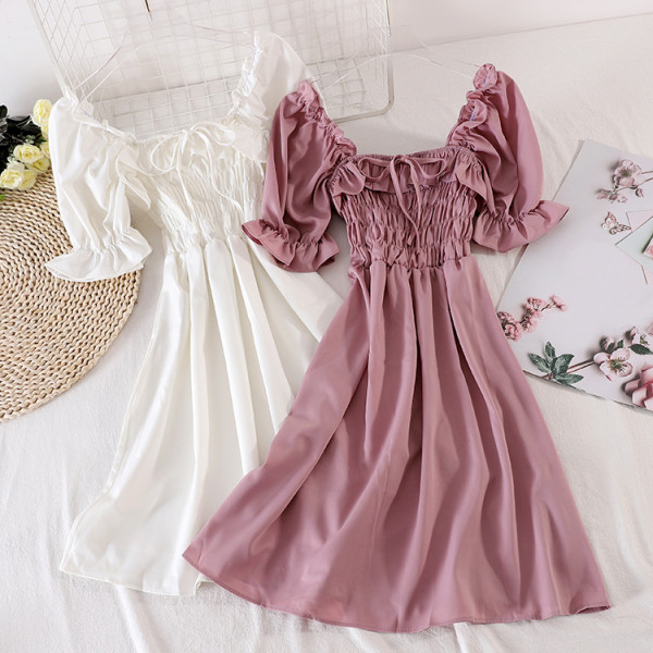 Ежедневна дамска рокля с квадратно деколте 