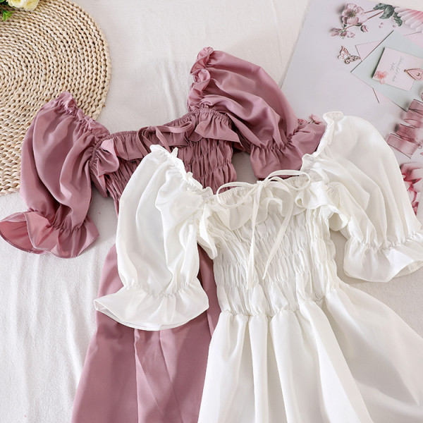 Ежедневна дамска рокля с квадратно деколте 