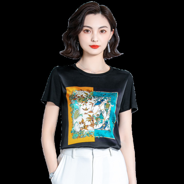 Нов модел дамска тениска с апликация и къс ръкав