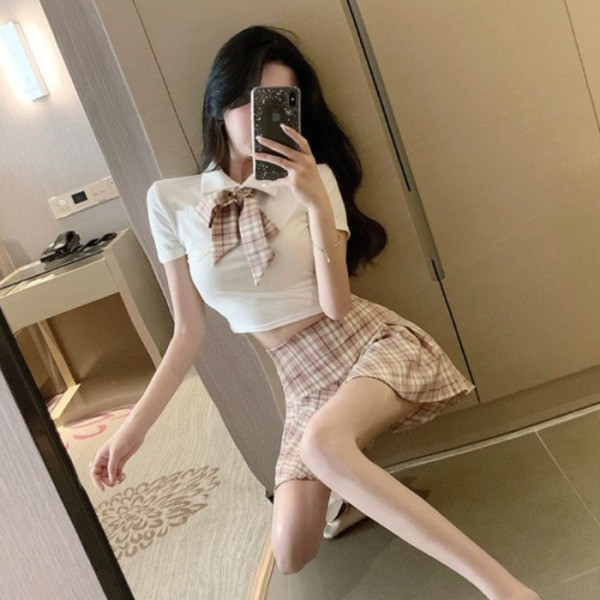 Дамски комплект от карирана пола с висока талия и блуза с панделка 