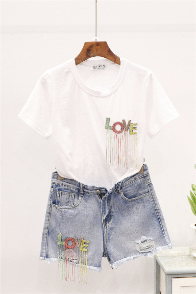 Дамски комплект от две части - тениска и къси панталони с цветен надпис