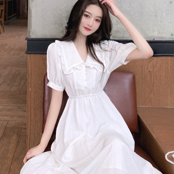 Дълга дамска бяла рокля с шпиц деколте и къс ръкав 