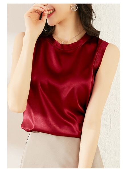 Стилен дамски потник от сатен с обло деколте