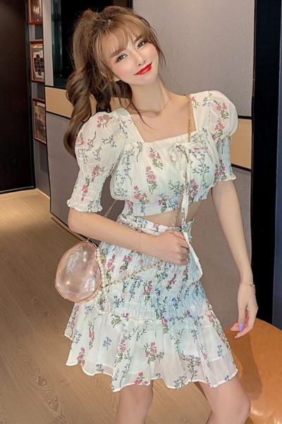 Дамски комплект от пола и блуза с флорален десен 