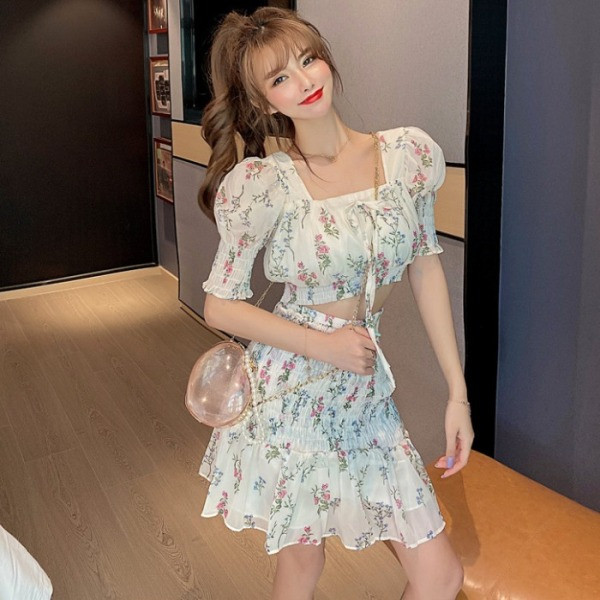 Дамски комплект от пола и блуза с флорален десен 