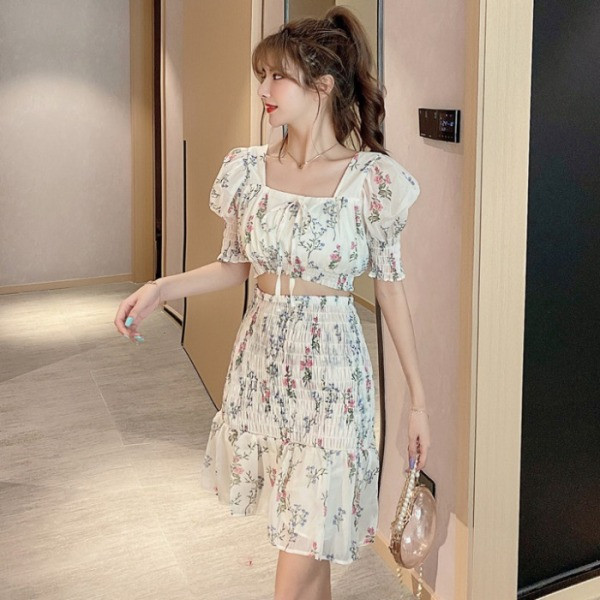 Дамски комплект от пола и блуза с флорален десен 